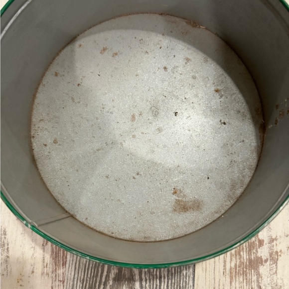 Vintage Christmas tin - Picture 2 of 4